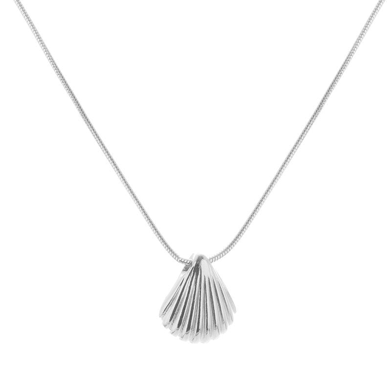 Golden Shell Light Luxury Niche Necklace That Doesn't Fade