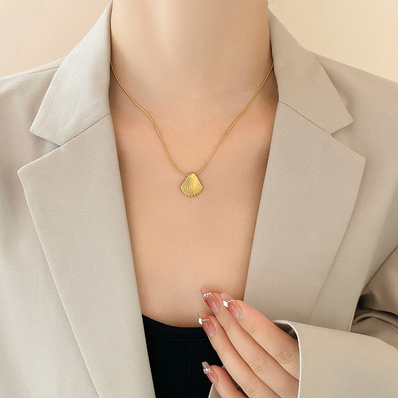Golden Shell Light Luxury Niche Necklace That Doesn't Fade